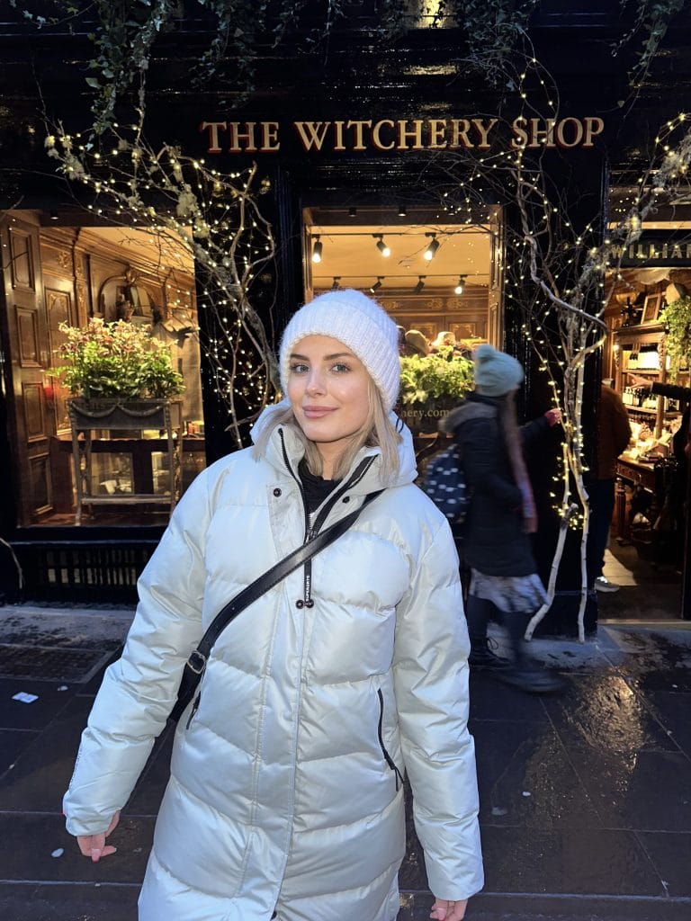 TRAVEL INFLUENCER 2025